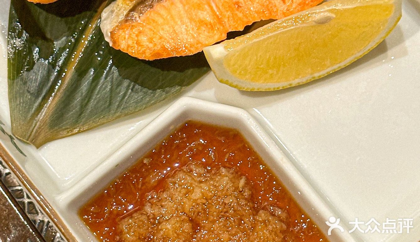 想要尝试正宗日本料理吗？南海大道有一家超级受欢迎的炭火烧居酒