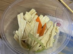 芹菜腐竹-门框胡同百年卤煮(新街口店)