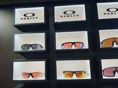 -LensCrafters亮视点·OAKLEY精选(静安嘉里中心店)