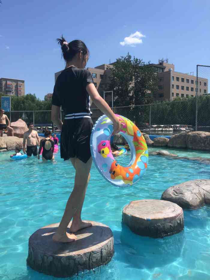 团结湖新海滨乐园-"从小就去的公园 老人总在里面晨练 夏天.