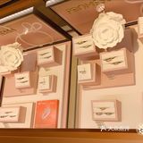 周生生特殊工艺材质的婚戒💍