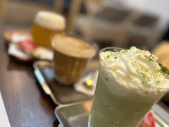 抹茶奶昔-线格之间COFFEE