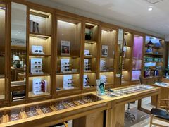 -宝丽眼镜(湖墅店)