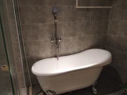 -PE SALON