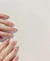 -悦指间美甲美睫