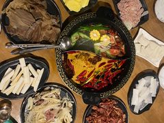 -小志家.鲜牦牛肉牛杂火锅野生菌汤锅