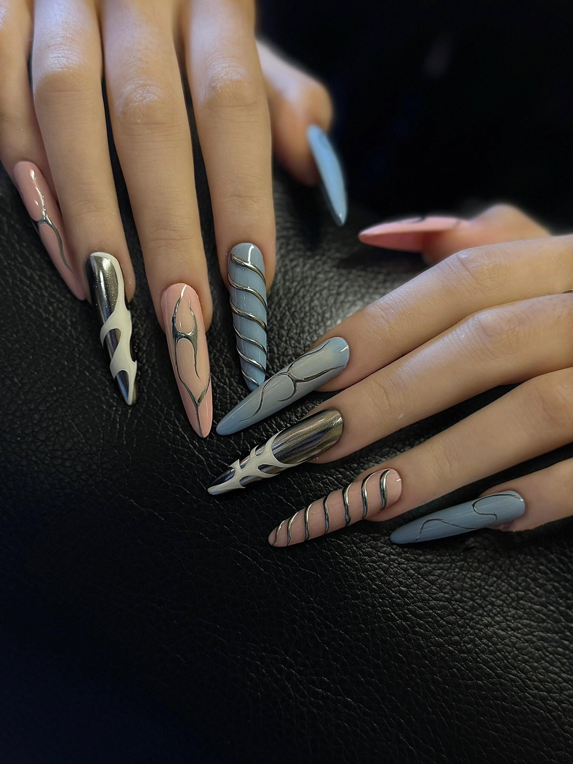 新高度啦[偷笑]这欧美甲谁看了不迷糊#ins美甲 #高级美甲#欧美美甲