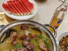 -帅巴人舅母子腊蹄民俗村