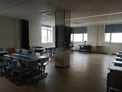 -漕河泾街道图书馆(漕河泾社区文化活动中心店)