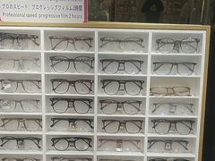 -美式眼镜·授权蔡司.依视路.尼康.豪雅.明月(人民广场店)