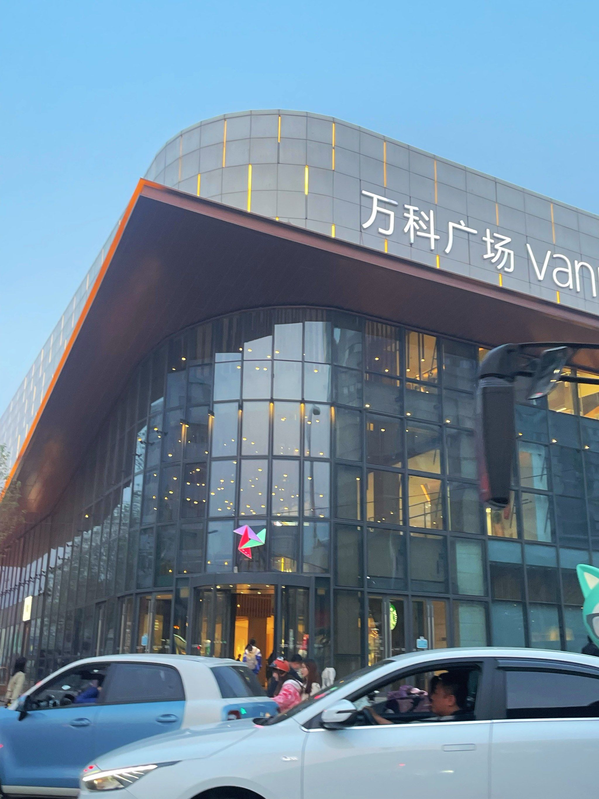 各地商场现状大揭秘