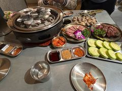 -围炉肉舍丹东海鲜烤肉·烤活鳗(步行街店)