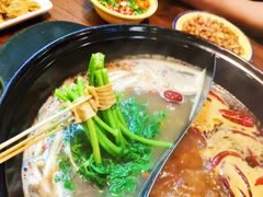 -签多多串串香火锅