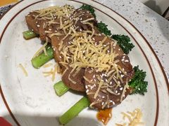 慢煮牛舌配西兰苔-CRAZYONES西班牙海鲜饭(上海美罗城店)