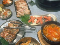 -草家酱蟹炭火烤肉店(珲春南路一店)