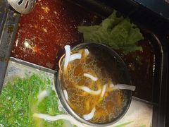 -老牌坊云南鱼豆花火锅(爱建店)