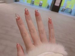 -悦指间美甲美睫