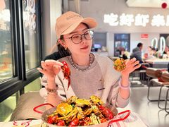 -肥肥虾庄·金牌油焖大虾(汉街SKP店)