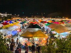 -席娜卡琳火车铁道夜市