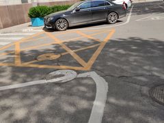 -亮马河大厦停车场