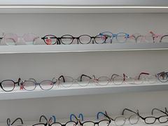 -美式眼镜·授权蔡司.依视路.尼康.豪雅.明月(南翔印象城店)