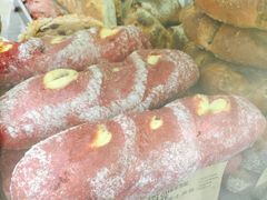红菜头芝士法包-PAPER STONE BAKERY(天环店)
