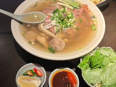 -大头虾越式风味餐厅(光明广场店)