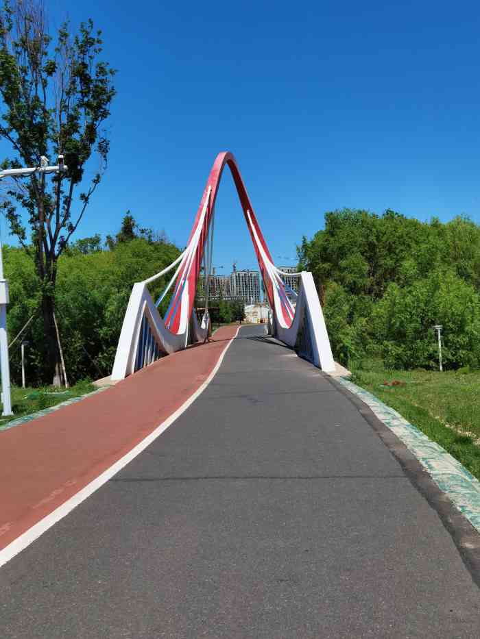 鹤鸣湖公园-"白城市人民自己休闲健身公园,湖水清澈,景.