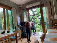 -Chom Cafe and Restaurant