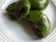 艾草汁山楂细沙青团-王家沙点心店(西康路店)