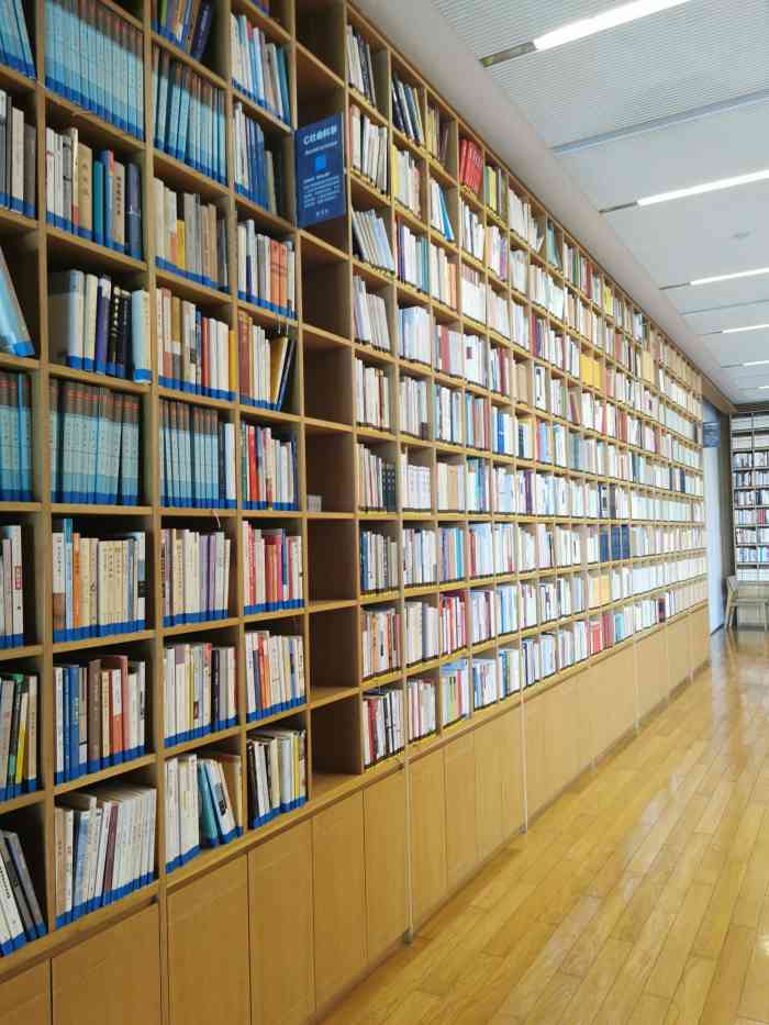 好好的藏书馆变成了打卡点