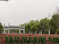 -武汉大学校门牌坊