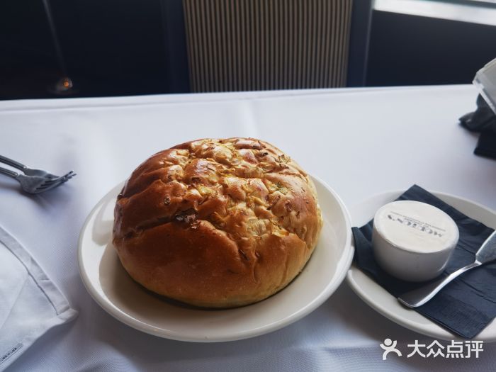 莫尔顿牛排坊(浦东ifc店)餐前大面包图片