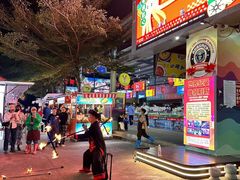 -三亚火车头万人海鲜广场