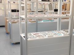 -无奔眼镜·蔡司·依视路授权店(朝阳大悦城店)