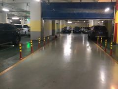 -爱琴海购物公园-地下停车场