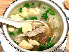 油豆腐鸭血粉丝汤-小杨生煎(湟普汇店)