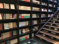 -钟书阁(松江泰晤士小镇店)