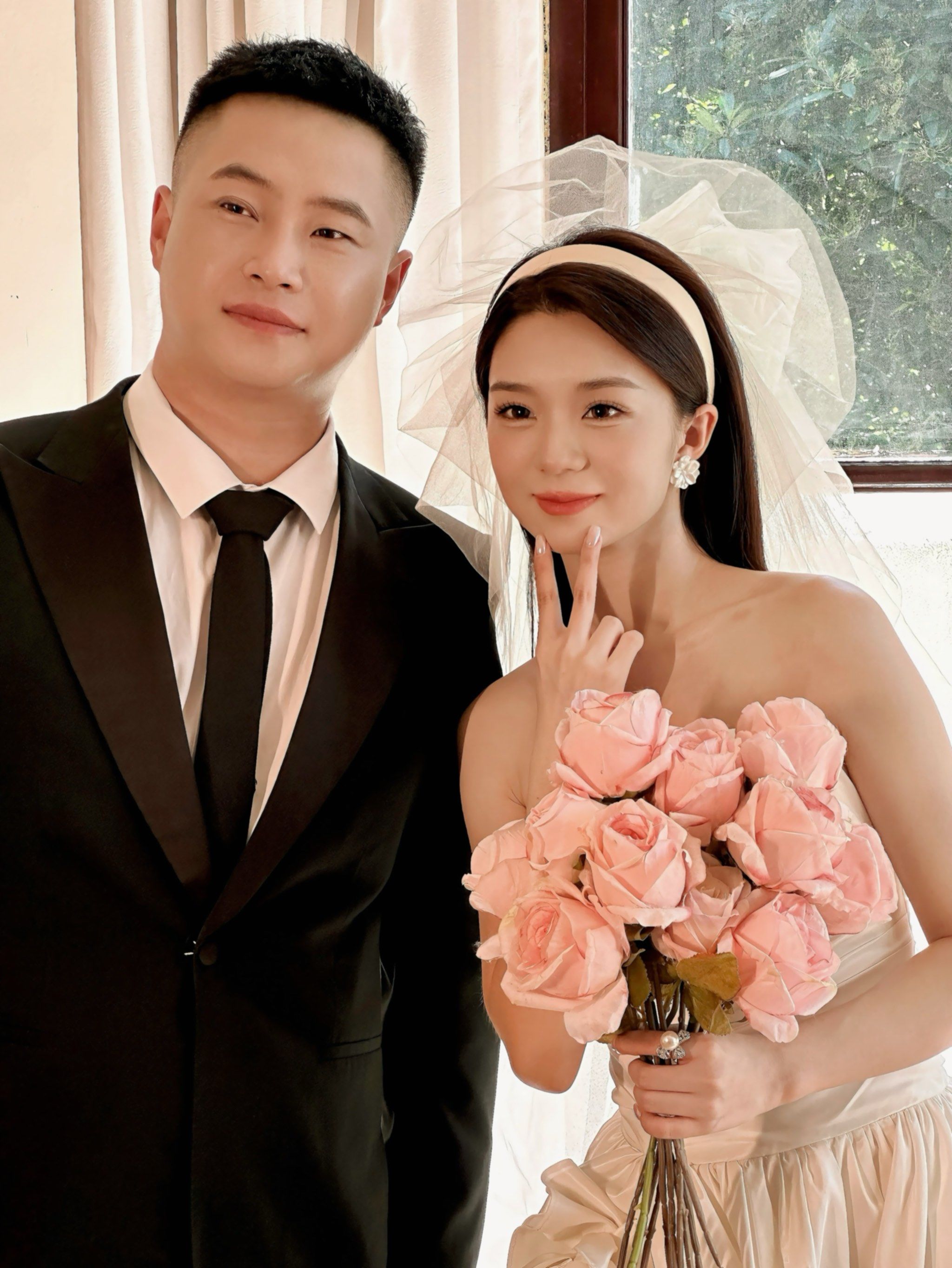 n感谢化妆老师柚子,化得妆清透,干净,大方真的很喜欢,还会耐心的去