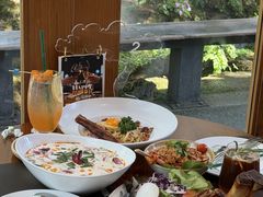 -Chom Cafe and Restaurant