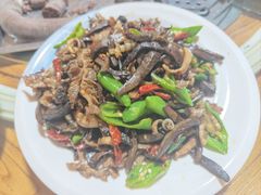 -牧民人家羊粪火自煮手把肉餐馆