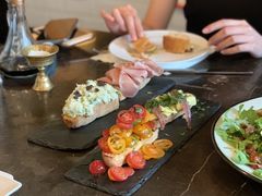 煎意大利面包四拼&nbsp;combo&nbsp;bruschetta-Fiume福弥意大利餐厅