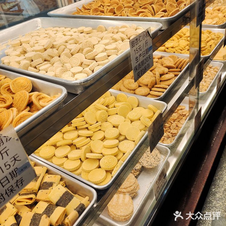 海珠堑口春节前夜晚奇观!排队6小时只为花生酥