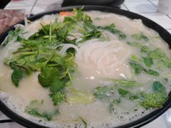 浓汤鱼汁小锅米线-肥汁米蘭香港米线(长宁来福士店)