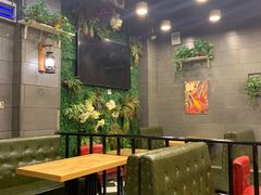 卡座-愉肴麻辣香锅(中山路店)