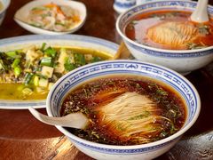 红汤底-同得兴 Since·1995 传统苏式面馆(嘉馀坊店)