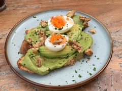 牛油果煮蛋吐司-RAC BAR(安福路店)