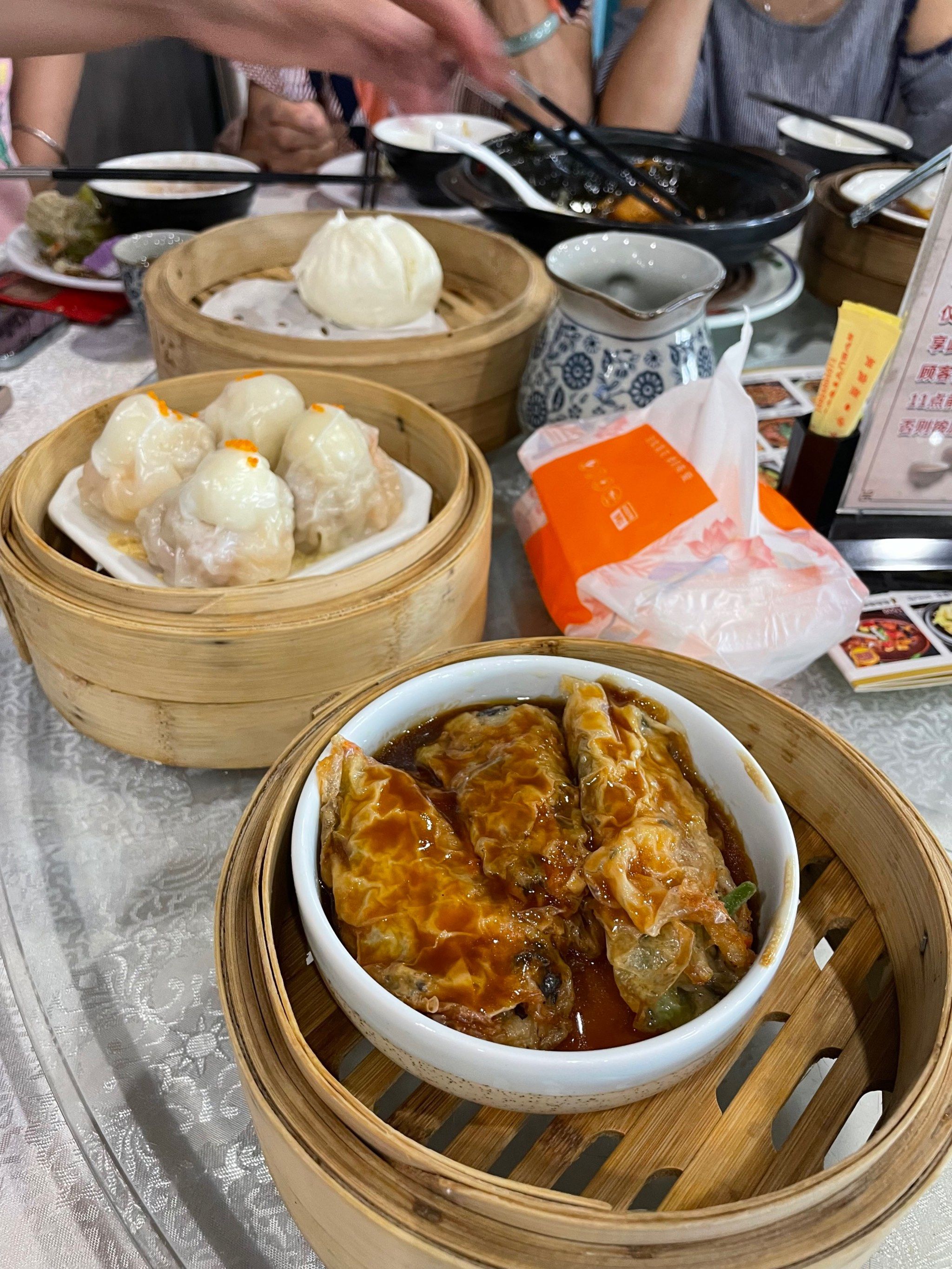 味道很好,吃光光,控制不住,点了一大桌,11个人,2十多碟