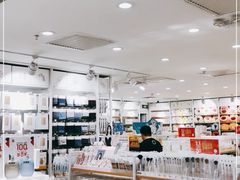 -名创优品(北京新中关购物中心地铁层店)