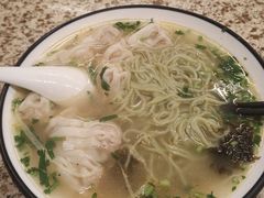 招牌三鲜馄饨与面-小倩倩•鸡汤馄饨(江西路创始店)